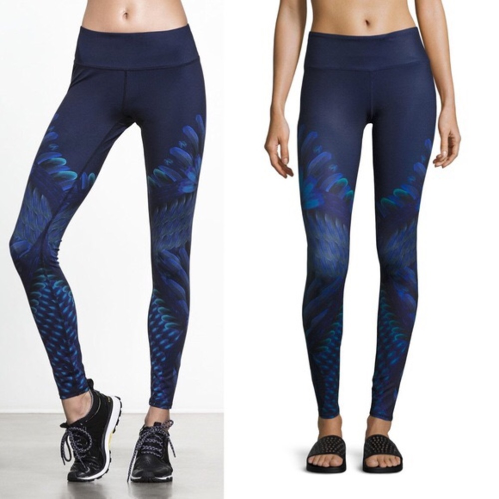 Alo Yoga Airbrush Leggings — Blue Feather Print